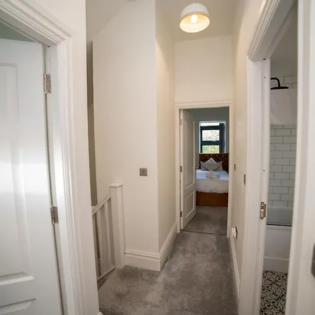 Apartment Stylish 3-bedroom Townhouse In Leeds: Ideal For Leisure & Corporate *
