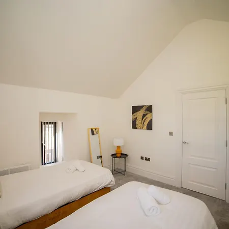 Apartment Stylish 3-bedroom Townhouse In Leeds: Ideal For Leisure & Corporate
