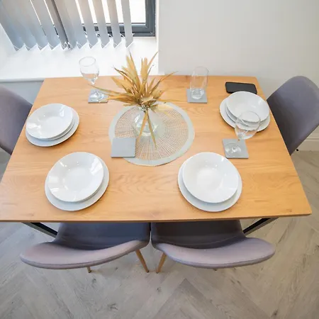 Stylish 3-bedroom Townhouse In Leeds: Ideal For Leisure & Corporate Leeds (West Yorkshire)