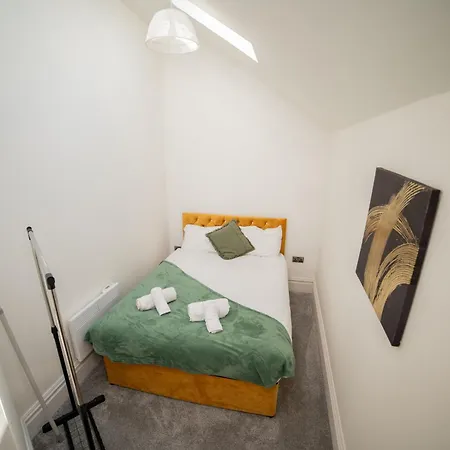 Stylish 3-bedroom Townhouse In Leeds: Ideal For Leisure & Corporate Apartment